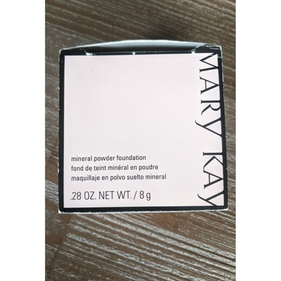 MARY KAY MINERAL POWDER FOUNDATION BEIGE 2 NEW IN BOX .28 oz - Picture 2 of 6